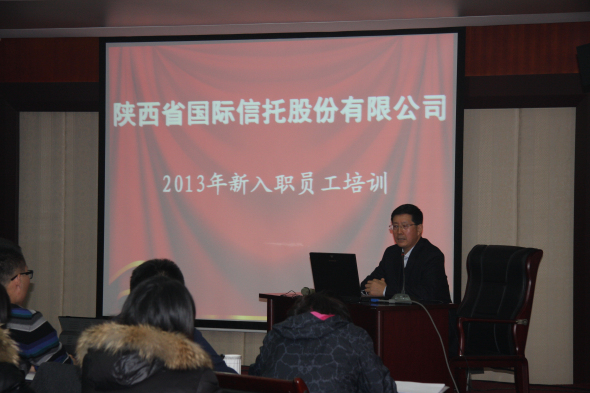 黨委書記、董事長薛季民為新員工授課