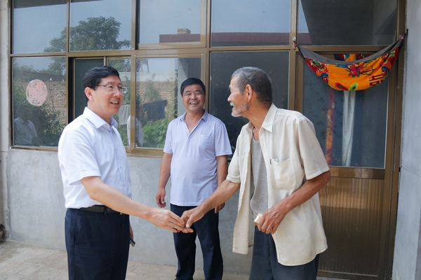 薛季民董事長(zhǎng)慰問(wèn)結(jié)對(duì)幫扶戶(hù)