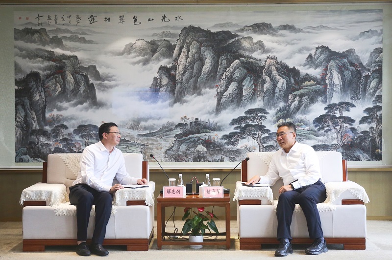 9月1日  公司黨委副書記、總裁解志炯一行赴西咸新區(qū)灃東新城開展座談交流.jpg